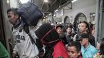 Libur Natal dan Tahun Baru, Stasiun Senen Dipadati Penumpang