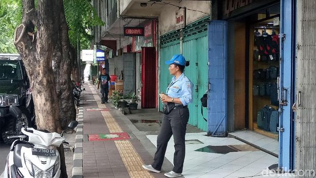  Ni Ketut Lastri (49) 