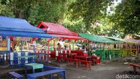 Pantai yang murah meriah ini menjadi primadona untuk warga sekitar maupun turis untuk berlibur. Apalagi jika akhir pekan pantai ini akan ramai dengan pengunjung (Rifkianto Nugroho/detikTravel) 