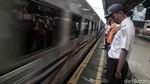 Libur Natal dan Tahun Baru, Stasiun Senen Dipadati Penumpang