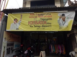 Foto Jokowi-Prabowo Jadi Iklan Toko Kebaya di Bali