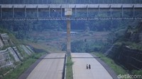 Cisumdawu merupakan sebuah jalan tol sepanjang 60 km dan merupakan bagian dari Jalan Tol Trans Jawa yang berada di Jawa Barat. Foto: Wisma Putra