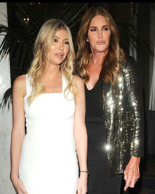 Usia Sophia sama seperti putri Caitlyn, Kendall Jenner. Setelah ia lulus kuliah, wanita transgender berambut pirang itu kini bekerja di yayasan amal Caitlyn Jenner. Foto: Dok. Instagram