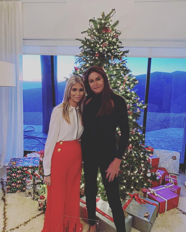 Kami tidak terpisahkan, kami mitra bisnis, kami tingga bersama dan memiliki anjing, kami berbagi keluarga dan berbagi kehidupan bersama. Saya tidak menggunakan kalimat girlfriend atau pacaran, kami adalah parner, ucap Sophia.  Foto: Dok. Instagram