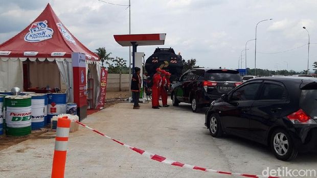Pemudik Nataru Mulai Antre di Pintu Keluar Tol Colomadu