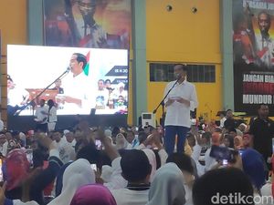 Oppoki Jokowi Menggema Sambut Jokowi di Makassar