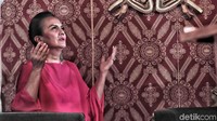 Penyerahan penghargaan itu dimeriahkan dengan pembacaan puisi oleh Christine Hakim.