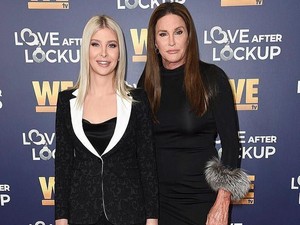 Di Magelang, Cailtyn Jenner Pamer Foto Dua Gunung