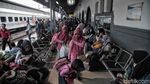 Libur Natal dan Tahun Baru, Stasiun Senen Dipadati Penumpang