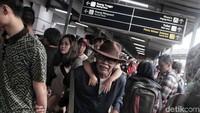 Para penumpang akan menuju ke sejumlah kota di Pulau Jawa.