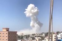 Asap membubung setelah terjadi ledakan di Mogadishu, Sabtu (22/12/2018)