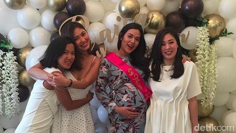 Benarkah Bayi Raisa Perempuan? Benarkah Bayi Raisa Perempuan?