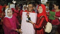 Bersama Ketua Panitia Peringatan Hari Ibu Sri Hartarti mereka mendeklarasikan diri mendukung pasangan calon nomor urut 01 Joko Widodo-Maruf Amin dalam ajang pilpres 2019. Foto: dok. PDIP