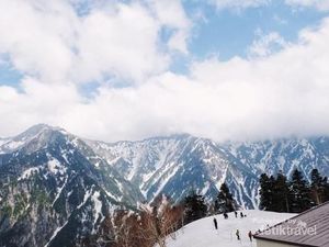 Mengagumi Alpine Route Jepang di Musim Semi