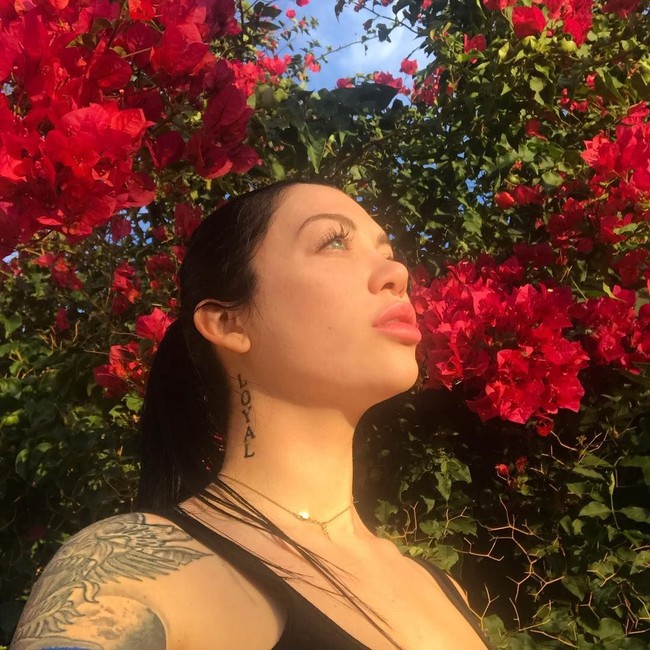 Postingan tribute Amanda kepada Brad yang diunggah ke Instagram sengaja dibuat sebagai penutupan kisah cinta gila mereka. Hingga kini, unggahan tersebut telah disukai lebih dari 17 ribu kali dengan lebih dari 4,000 ribu komentar. Foto: Instagram @theheauxmentor