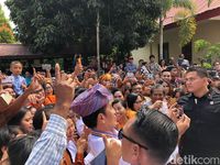 Bertopi Khas Toraja, Jokowi Temui Pemuka Agama di Gereja
