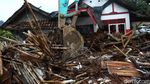 Alat Berat Diturunkan di Lokasi Terdampak Tsunami Anyer