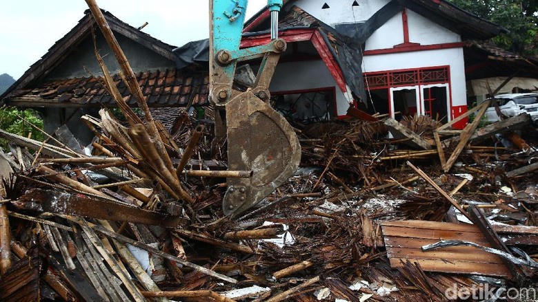 CT Arsa Foundation Buka Donasi untuk Korban Tsunami Selat Sunda CT Arsa Foundation Buka Donasi untuk Korban Tsunami Selat Sunda