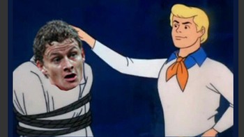 Ah, apa iya Ole Gunnar Solskjaer itu Sir Alex Ferguson yang sedang menyamar? (Foto: Internet/Twitter)