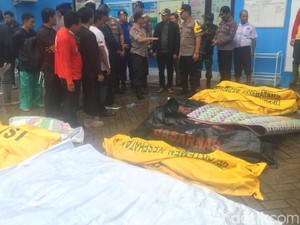 Kapolri Tinjau Lokasi Terdampak Tsunami di Banten