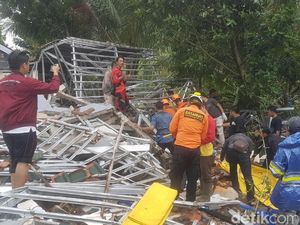 Sejumlah Korban Masih Terjebak Reruntuhan di Carita