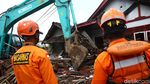 Alat Berat Diturunkan di Lokasi Terdampak Tsunami Anyer