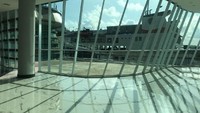 Di dalam terminal eksekutif ini tersedia tenant ritel dan restoran dengan desain interior yang megah dan memanjakan setiap pengunjung yang datang.