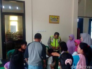 Takut Tsunami Susulan, Warga Anyer Ngungsi ke Gedung