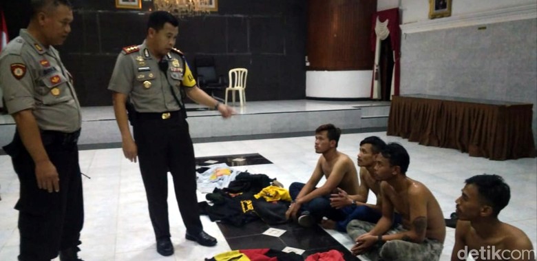 Kawanan Geng Motor Rusak Lapak Pakan Ikan di Sukabumi Kawanan Geng Motor Rusak Lapak Pakan Ikan di Sukabumi