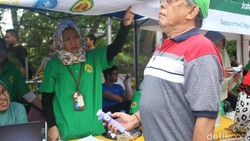 Dalam rangka hari Penyakit Paru Obstruktif Kronik (PPOK) sedunia tahun 2018, tes paru-paru gratis digelar di Car Free Day Jakarta. Minat warga cukup besar.