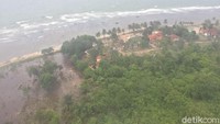 Hotel-hotel yang berada di lokasi juga mengalami kerusakan (Foto: Ibnu Hariyanto/detikcom)