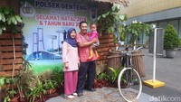 Pos PAM unik ini akan berdiri sejak tanggal 21 Desember 2018 hingga 1 Januari 2019 mendatang. Ada 25 pos di antaranya 23 pos pengamanan dan 2 pos pelayanan. Satunya ada di Taman Bungkul dan di Jalan Osowilangun, ujar Rudi.