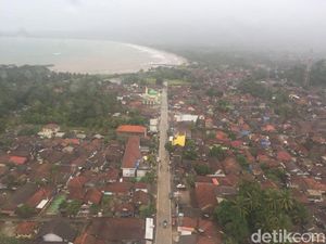 Dari Udara, Ini Penampakan Wilayah Carita Terdampak Tsunami