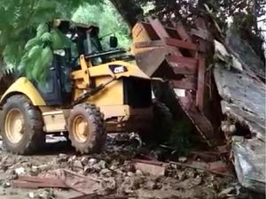 Pemerintah Kirim 31 Alat Berat Tangani Dampak Tsunami Anyer