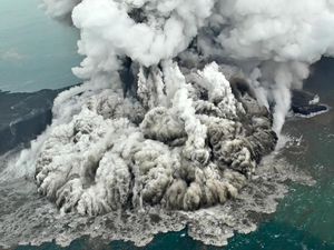 Ada Kaitan Dentuman Misterius dengan Erupsi Krakatau? Ini Kata PVMBG