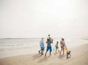 Bunda, Waspada Tsunami dan Hindari Liburan di Pantai