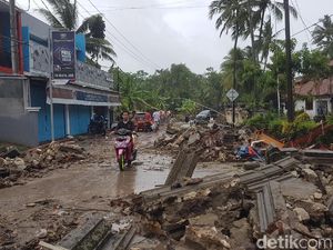#PrayforAnyer, Duka Korban Tsunami di Penghujung Tahun