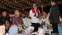 Bupati Abdullah Azwar Anas dan Forum Pimpinan Daerah (Forpimda) Banyuwangi mendampingi Menteri Perdagangan Enggartiasto Lukita, membuka secara simbolis soft launching Bfest 2019.
