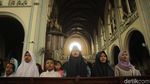 Sejuknya Kunjungan Keagamaan Menyatukan Perbedaan di Katedral