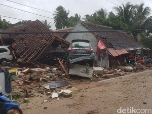 3.050 Orang Mengungsi Akibat Tsunami di Pandeglang