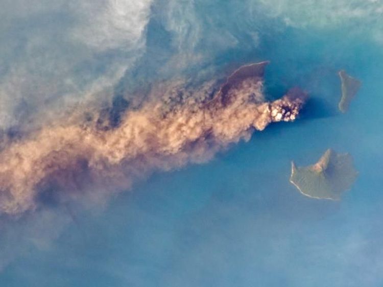 Melongok Wajah Anak Krakatau dari Antariksa