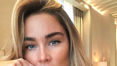 Selebgram Cantik yang Jadi Kontroversi karena Foto Liburan Ketahuan Photoshop