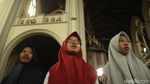 Sejuknya Kunjungan Keagamaan Menyatukan Perbedaan di Katedral