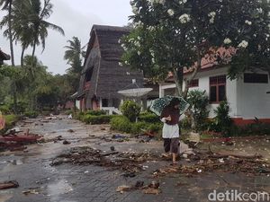Diterjang Tsunami, Begini Potret Kerusakan di Pantai Anyer Pagi Ini