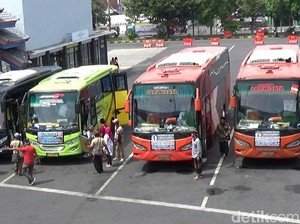 Jelang Natal, Pelabuhan ASDP Ketapang Dipadati Arus Liburan Ke Bali