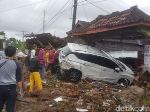 Ada Tsunami, Kapan Listrik Anyer dan Banten Pulih?