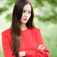 Serial The Bride of Habaek cocok dijadikan inspirasi untuk bergaya saat liburan Natal dan Tahun Baru. Jika bingung akan bergaya seperti apa saat ke pesta, Anda bisa menengok beragam busana yang dikenakan karakter Moo Ra nan glamour. Foto: Pinterest