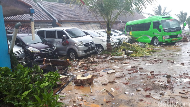 Jalan Pantai Carita arah ke Tanjung Lesung. Foto: Faiq Hidayat/detikcom Jalan Pantai Carita arah ke Tanjung Lesung. Foto: Faiq Hidayat/detikcom