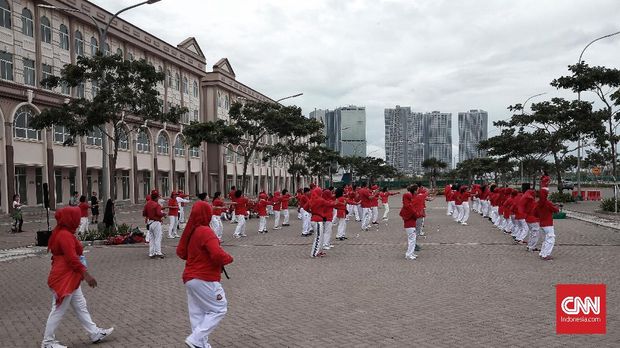 Deretan ruko dan gedung yang sudah berdiri di Pulau D, pulau hasil reklamasi di Teluk Jakarta.