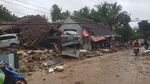 Dahsyatnya Dampak Tsunami Anyer: Rumah Roboh, Mobil Terseret